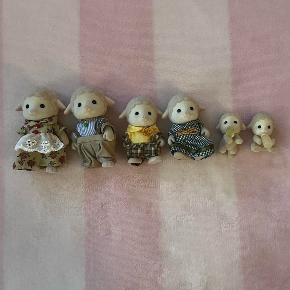 Rare Sylvanian Families Calico Critters Sheep Family.